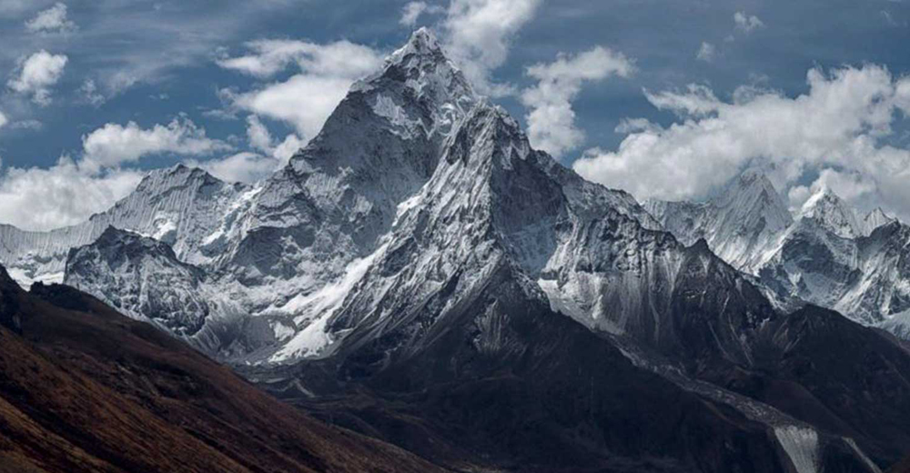 किन काला हुँदैछन् सेताम्मे हिमाल?