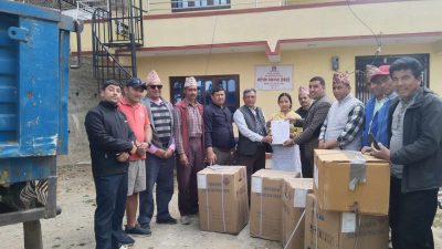 भोटेचौर स्वास्थ्य चौकीमा पूर्व स्वास्थ्यमन्त्री बस्नेतको पहलमा स्वास्थ्य सामाग्री वितरण
