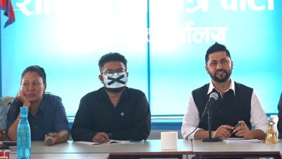 रास्वपाका महामन्त्री ढकालले मुखमा टेप लगाएर गरे केन्द्रीय समितिमा प्रतिवेदन&hellip;