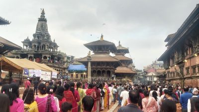 पाटनको कृष्ण मन्दिरमा भक्तजनको भीड