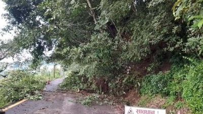 जहरसिंपौवा चौकीभञ्ज्याङ्ग भोटेचौर सडक अवरुद्ध