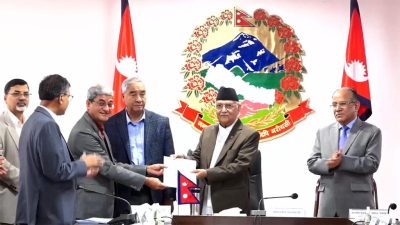 सङ्क्रमणकालीन न्यायसम्बन्धी कार्यदलद्वारा शीर्ष नेतालाई प्रतिवेदन हस्तान्तरण