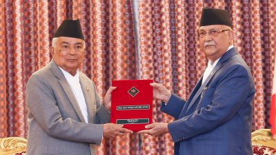 राष्ट्रपतिसमक्ष प्रधानमन्त्रीबाट सुरक्षा परिषद्को प्रतिवेदन पेस