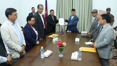 प्रधानमन्त्रीलाई माओवादी केन्द्रको ध्यानाकर्षण