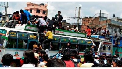 दसैं मनाएर काठमाडौँ फर्कने यात्रुको चाप