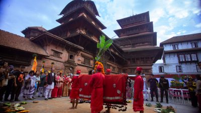 दसैँघरमा फूलपाती भित्र्याइयो