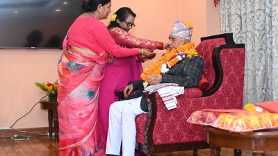 राष्ट्रपति पौडेलले बहिनीहरूबाट तिहारको टीका ग्रहण