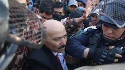 आफूमाथि हातपात गर्नेविरुद्ध वरिष्ठ अधिवक्ता दिनेश त्रिपाठीले दिए उजुरी