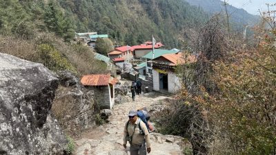 खुम्बुमा पर्यटकले भरिभराउ, एकैदिन ७०० पर्यटकको आगमन