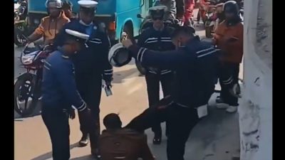 बीच बाटोमै कुटपिटमा संलग्न चार ट्राफिक प्रहरीको जिम्मेवारी खोसियो