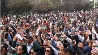 शिक्षकहरुले दिउँसै टर्च बालेर काठमाडौंमा प्रदर्शन