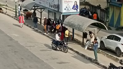 सार्वजनिक यातायात ठप्प हुँदा यात्रु मारमा