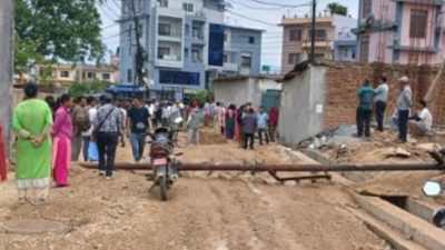ललितपुरमा बाटो मर्मत गर्दा पोल ढलेर एक जनाको मृत्यु, स्थानीय&hellip;