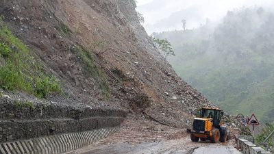 मुग्लिन-नारायणगढ सडक अबरुद्ध