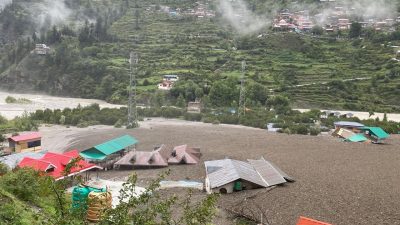 भारतको उत्तराखण्डमा भीषण बाढीमा परी चार जनाको मृत्यु, ५० बेपत्ता
