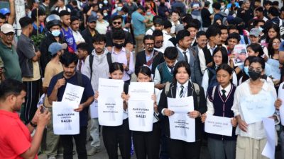 स्कुल, कलेज छाडेर सडकमा उत्रिए जेनजी