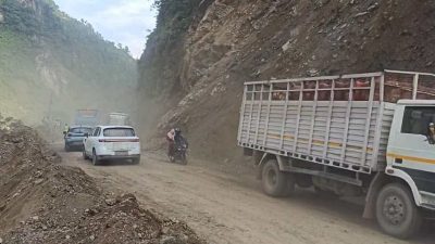 पहिरो हटाइयो,मुग्लिन -नारायणगढ सडक सञ्चालनमा