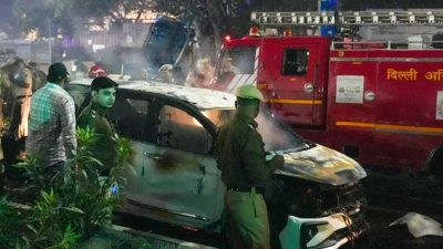नयाँ दिल्लीको लालकिल्लामा कार विष्फोट हुँदा कम्तिमा ८ मारिए