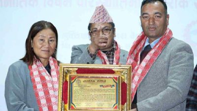 पत्रकार रामचन्द्र खड्कालाई विशेष नागरिक सम्मान–२०८२ द्वारा सम्मानित