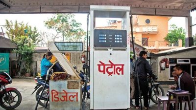 पेट्रोल प्रतिलिटर २ र डिजेल/मट्टीतेल ३ रुपैयाँले बढ्यो