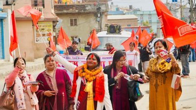 हजारौंको सहभागितामा भक्तपुरमा आजपााको ‘रोड–सो’, मोबाइलमा मतदान गर्न अपिल