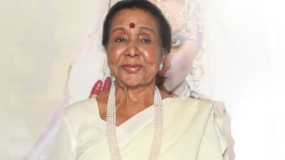 बलिवुडकी चर्चित गायिका आशा भोसलेलाई हृदयघात, उपचार हुदै