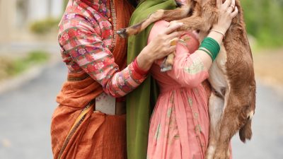 चलचित्र ‘बाः एक योद्धा’ मा एकसाथ देखिँदै आमा-छोरी झरना र&hellip;