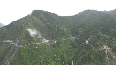 पहिरोले मध्यपहाडी लोकमार्ग अवरुद्ध