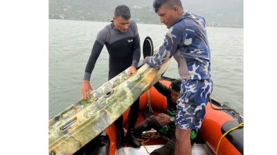 फेवातालमा बोट पल्टिँदा अलपत्र परेका युवकको सशस्त्र प्रहरीद्वारा सकुशल उद्धार