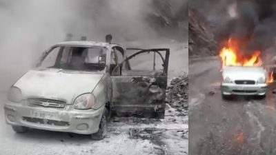 तुईन खोला नजिक चलिरहेको कारमा अचानक आगो