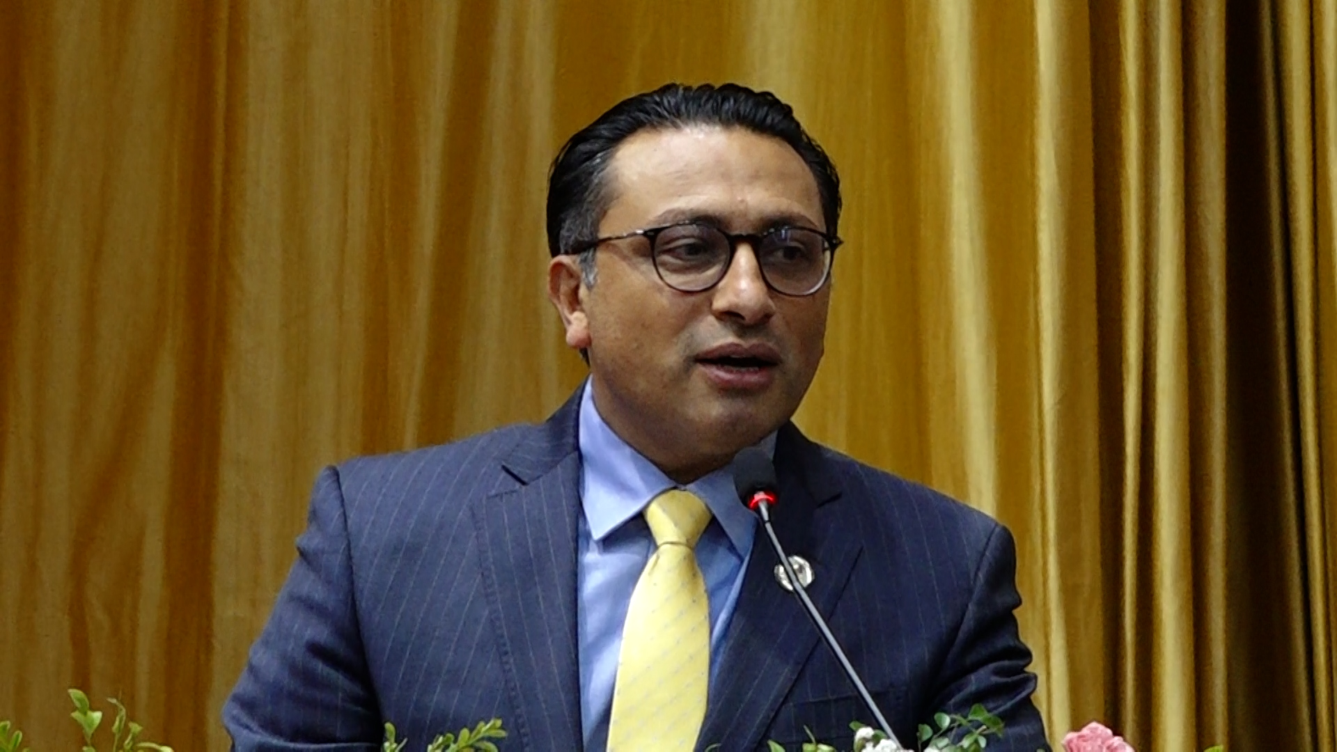 रोकिएका आर्थिक सुधार अघि बढाइँदै, अलपत्र आयोजना टुंग्याउने सरकारको प्रतिबद्धता : अर्थमन्त्री वाग्ले