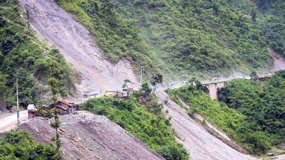 नारायणगढ–मुग्लिन सडकमा ओभरटेक बढ्दा दुर्घटना र जाम, प्रशासनद्वारा ट्राफिक नियम&hellip;