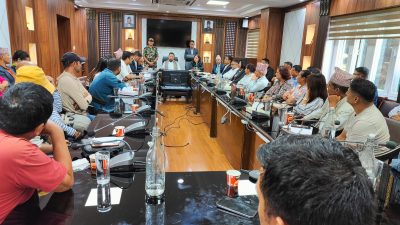 चिलिमेमा सम्पर्कविहीन राष्ट्रसेवकका परिवारलाई ऊर्जा मन्त्री श्रेष्ठको आश्वासन : ‘अझै आशा मार्ने बेला भएको छैन’